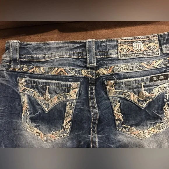 Miss Me Signature Crop - Picture 2 of 7